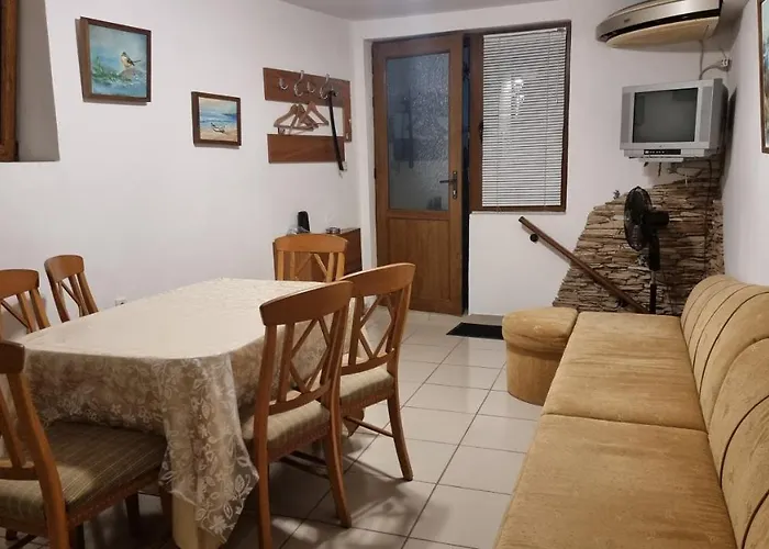 вила диаманти 3*